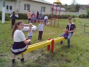 252_MilestiiNoi_TineriiECOol_WEB